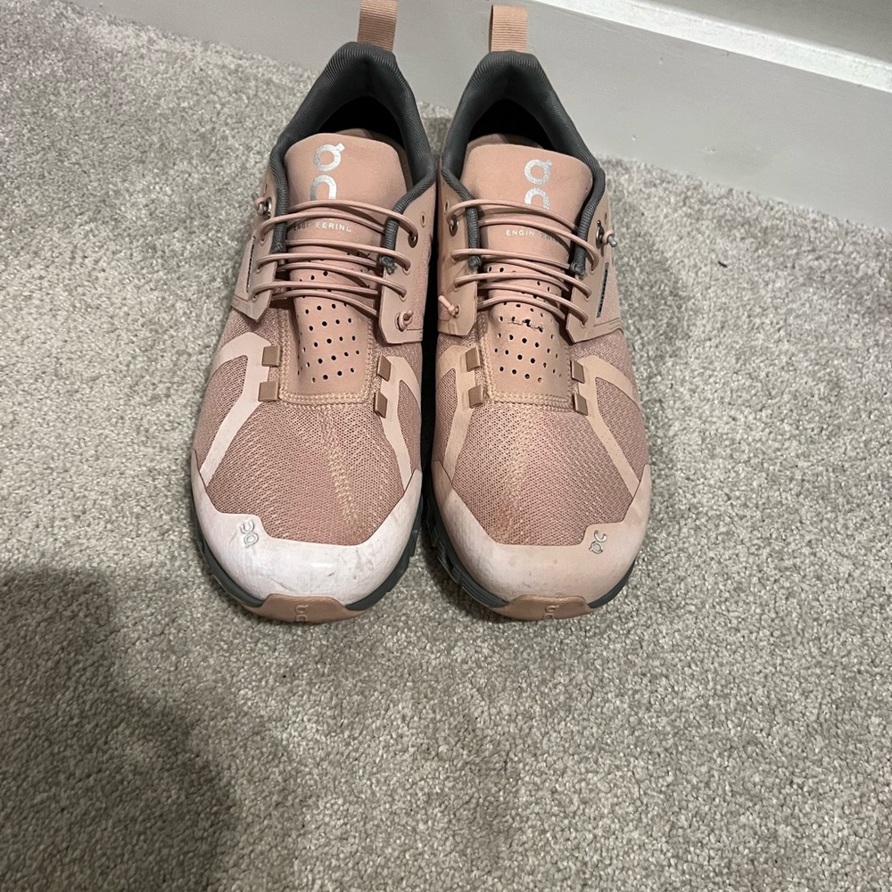 Women’s Pink OnCloud Waterproof Size 9.5